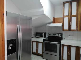 Se vende amplio condominio de 5 apartamentos en Rohrmoser 24-1612, $ 1,200,000, 10, San José, San José