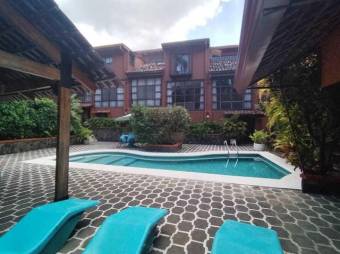 Se vende amplio condominio de 5 apartamentos en Rohrmoser 24-1612, $ 1,200,000, 10, San José, San José