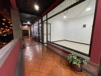 Se vende amplio centro comercial con ubicación privilegiada en Mercedes de Heredia 24-656 , $ 2,300,000, 10, Heredia, Heredia