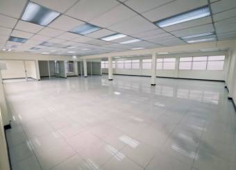 Se vende amplio local comercial de 3 plantas en Carmen de San José 24-1770, $ 2,400,000, 26, San José, San José