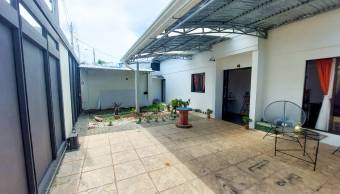 Se vende vivienda cercano al centro, Siquirres, Limón