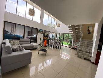 HOUSE FOR SALE IN LOMAS DE AYARCO