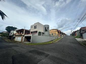 HOUSE FOR SALE IN ALAJUELA, PANORAMIC VIEW.