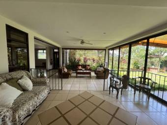 Se vende moderna casa con piscina en Condominio de Garita en Alajuela 25-91