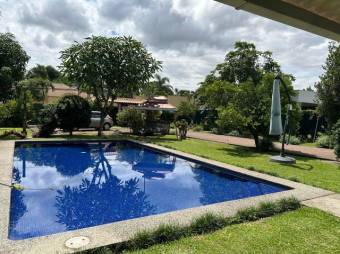 Se vende moderna casa con piscina en Condominio de Garita en Alajuela 25-91