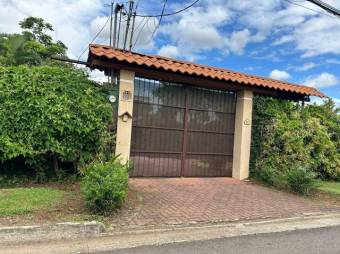 Se vende moderna casa con piscina en Condominio de Garita en Alajuela 25-91