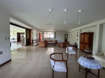 Se vende moderna casa con piscina en Condominio de Garita en Alajuela 25-91