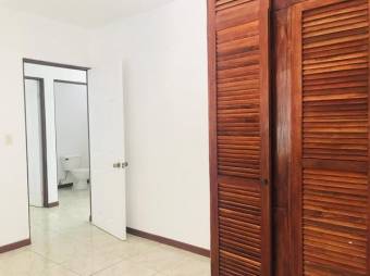 Se vende espaciosa casa con patio y terraza en San Rafael de Montes de Oca 24-436 