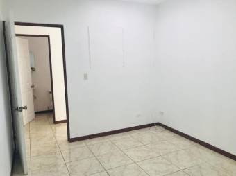 Se vende espaciosa casa con patio y terraza en San Rafael de Montes de Oca 24-436 