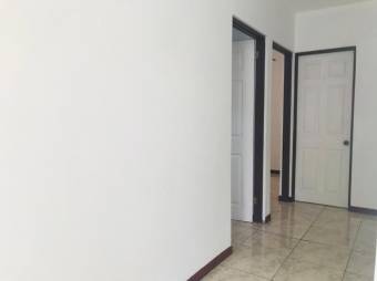 Se vende espaciosa casa con patio y terraza en San Rafael de Montes de Oca 24-436 