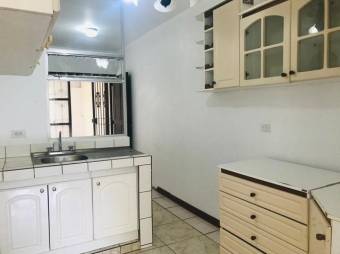 Se vende espaciosa casa con patio y terraza en San Rafael de Montes de Oca 24-436 