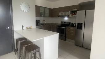 Se vende moderno y espacioso apartamento en condominio de Ulloa en Heredia 25-87