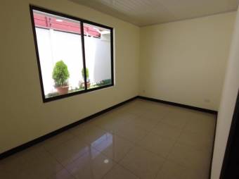 Se vende amplia propiedad con 2 casas en Santiago de San Rafael 24-1670