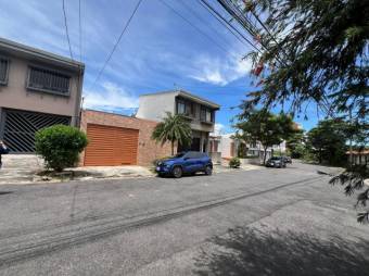 Se vende moderna casa de 2 plantas en Uruca de San José 25-3