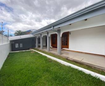 Casa a la venta en Guayabos de Curridabat.