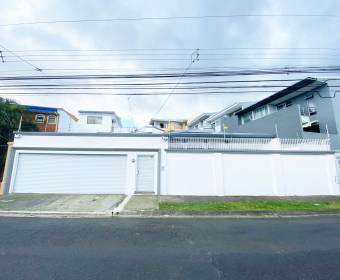 Casa a la venta en Guayabos de Curridabat.