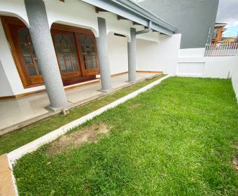 Casa a la venta en Guayabos de Curridabat.