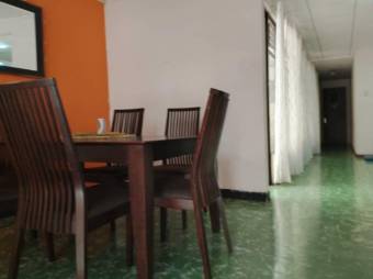 Se vende casa de 2 plantas con 1 apartamento en Merced de San José 24-1678