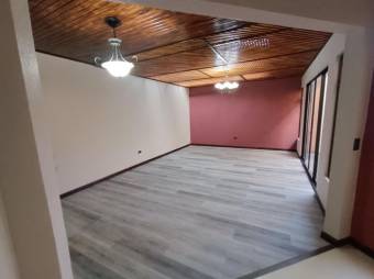 Se vende espaciosa casa recién remodelada en residencial de San Pablo de Heredia 24-286