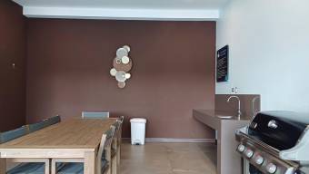 Se alquila apartamento amoblado en torre los Yoses 25-2035