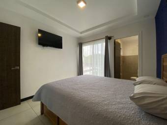 Se alquila moderno apartamento amoblado en Ulloa Heredia 25-2045