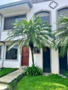 Se alquila apartamento de 2 plantas en Escazú Centro 25-2027