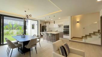 Se alquila casa amoblada a estrenar en Santa Ana 25-1758 