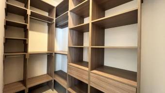 Se alquila casa amoblada a estrenar en Santa Ana 25-1758 