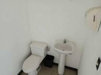 Se alquila oficina en centro comercial de Escazú 23-2993