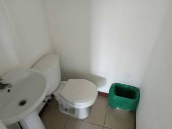 Se alquila oficina en centro comercial de Escazú 23-2993