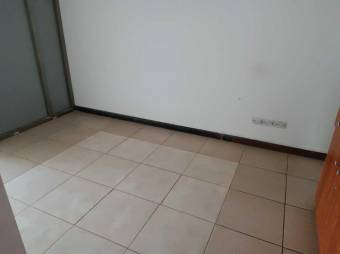 Se alquila oficina en centro comercial de Escazú 23-2993
