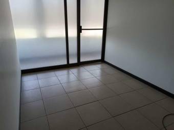 Se alquila oficina en centro comercial de Escazú 23-2993