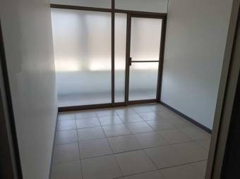 Se alquila oficina en centro comercial de Escazú 23-2993
