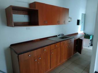 Se alquila oficina en centro comercial de Escazú 23-2993