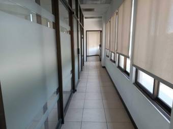 Se alquila oficina en centro comercial de Escazú 23-2993