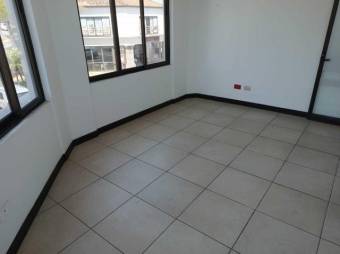 Se alquila oficina en centro comercial de Escazú 23-2993