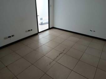 Se alquila oficina en centro comercial de Escazú 23-2993