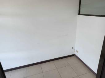Se alquila oficina en centro comercial de Escazú 23-2993