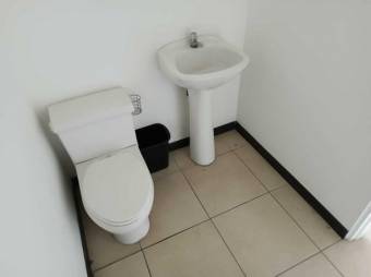 Se alquila oficina en centro comercial de Escazú 23-2993