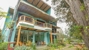 Se alquila casa con uso de suelo mixto en San Rafael Heredia 25-1538