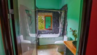 Se alquila casa con uso de suelo mixto en San Rafael Heredia 25-1535