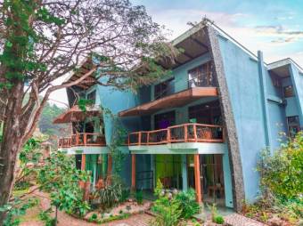 Se alquila casa con uso de suelo mixto en San Rafael Heredia 25-1535