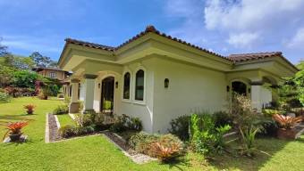 Se alquila casa en exclusivo condominio de Curridabat 25-1745