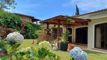 Se alquila casa en exclusivo condominio de Curridabat 25-1745