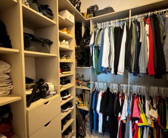 Casa a la venta en condominio en Lindora frente al colegio Saint Jude.