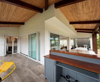 Casa a la venta en condominio en Lindora frente al colegio Saint Jude.