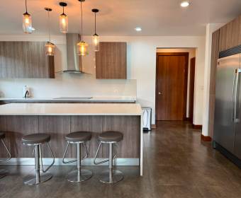 Casa a la venta en condominio en Lindora frente al colegio Saint Jude.