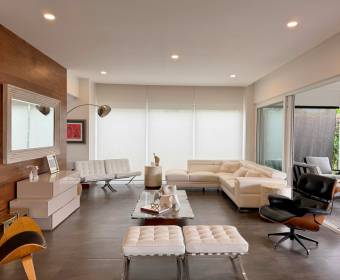 Casa a la venta en condominio en Lindora frente al colegio Saint Jude.