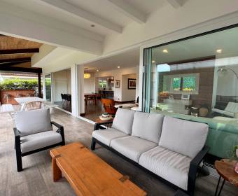 Casa a la venta en condominio en Lindora frente al colegio Saint Jude.