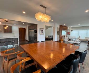 Casa a la venta en condominio en Lindora frente al colegio Saint Jude.